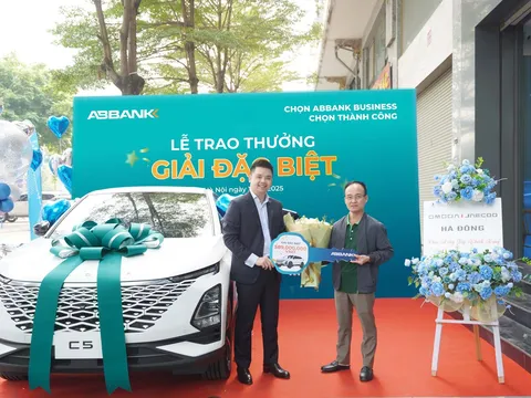 ABBANK trao thưởng xe OMODA C5 cho doanh nghiệp trúng giải đặc biệt chương trình “Chọn ABBANK Business – Chọn Thành công”